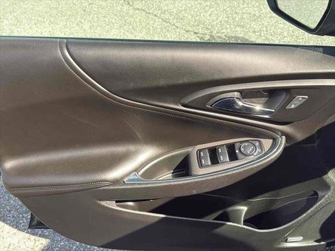 Used 2018 Chevrolet Malibu LT w/ Leather Package image 16