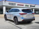Used 2021 Toyota Highlander XLE image 4