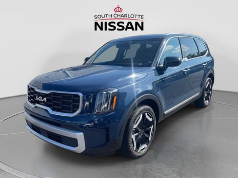 Used 2025 Kia Telluride S FWD image 3