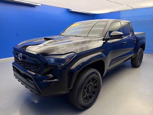 Used 2024 Toyota Tacoma TRD Sport w/ TRD Sport Upgrade Package AWD/4WD image 4