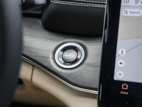 New 2025 Jeep Grand Cherokee Limited w/ Luxury Tech Group II image 28