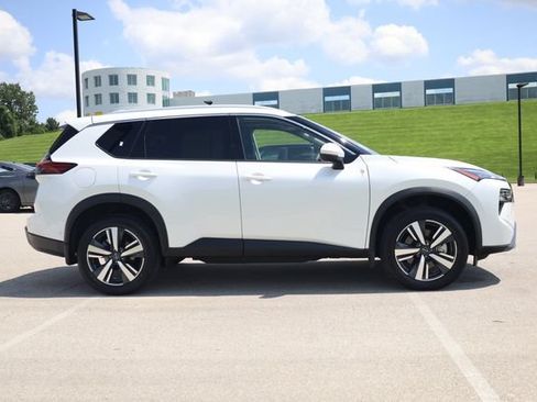 Certified 2025 Nissan Rogue SL w/ Tech Package AWD/4WD image 4