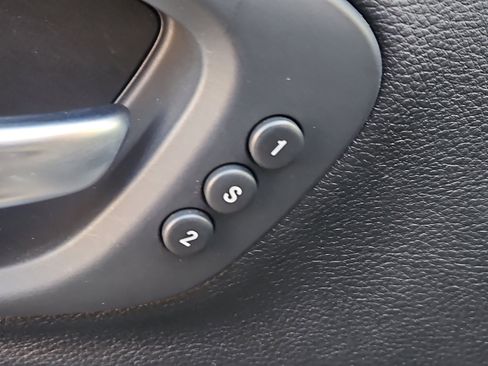 Used 2020 Jeep Cherokee Limited image 11