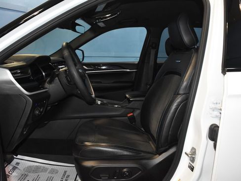 Used 2024 Jeep Grand Cherokee Trailhawk image 7