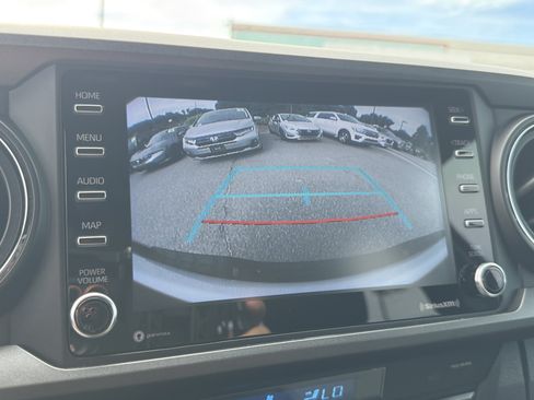 Certified 2021 Toyota Tacoma TRD Off-Road AWD/4WD image 7