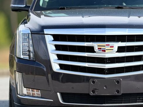 Used 2018 Cadillac Escalade Luxury image 13