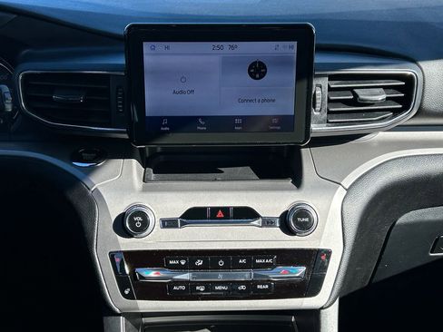 Used 2022 Ford Explorer XLT w/ Equipment Group 202A image 20