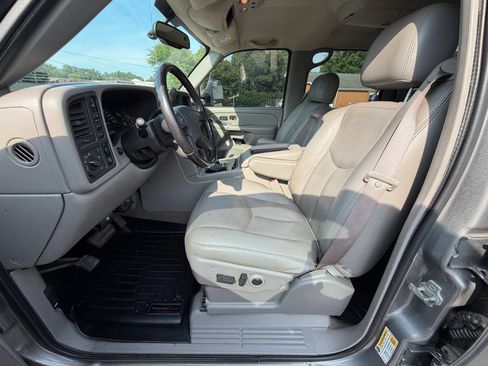 Used 2006 Chevrolet Silverado 2500 LT w/ Heavy-Duty Power Package AWD/4WD image 15