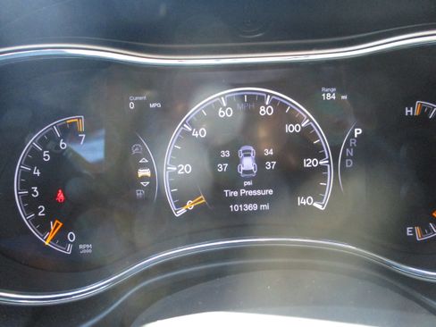 Used 2019 Jeep Grand Cherokee Altitude image 31