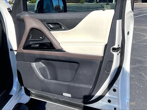 Used 2025 Lexus LX 600 4WD w/ Accessory Package (Z1) image 23