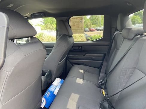 Used 2025 Toyota Tacoma SR5 AWD/4WD image 18