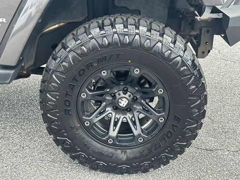 Used 2016 Jeep Wrangler Unlimited Sahara AWD/4WD image 12