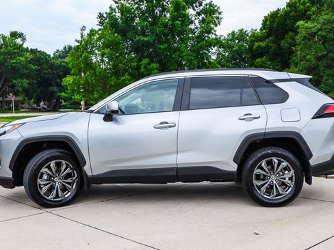 Used 2022 Toyota RAV4 Limited AWD/4WD image 4