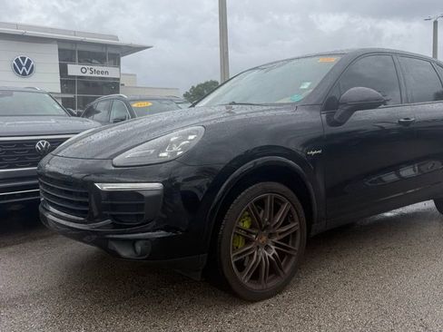 Used 2017 Porsche Cayenne S Platinum AWD/4WD image 32