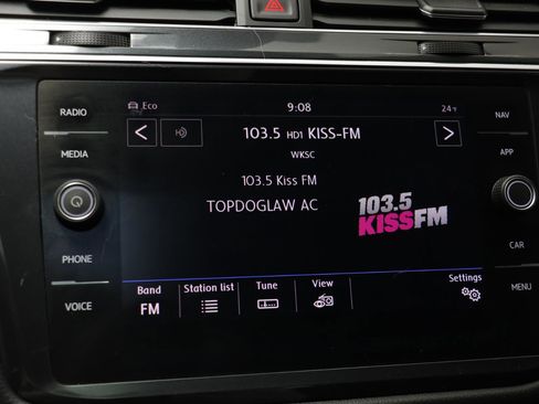 Used 2019 Volkswagen Tiguan SEL Premium image 10