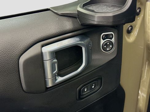 Used 2025 Jeep Wrangler Unlimited Rubicon 4xe image 15