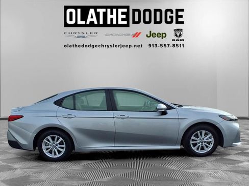 Used 2025 Toyota Camry XLE image 26