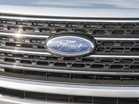 Used 2023 Ford Explorer XLT w/ Equipment Group 202A image 6