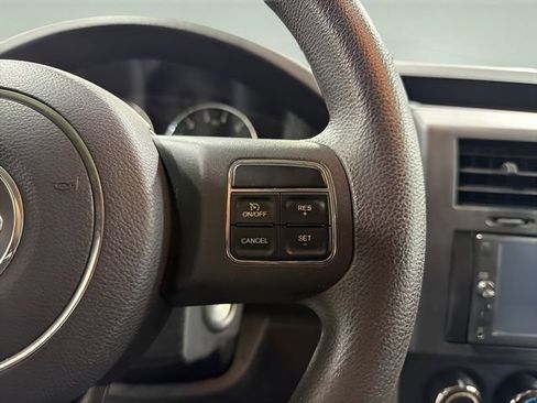 Used 2011 Jeep Liberty Sport image 16