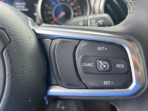 Used 2023 Jeep Gladiator Overland image 40