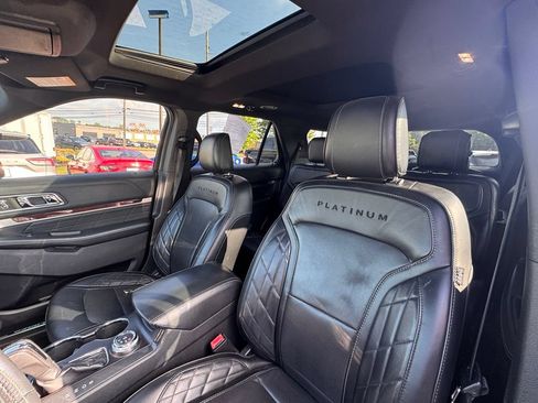 Used 2019 Ford Explorer Platinum AWD/4WD image 9