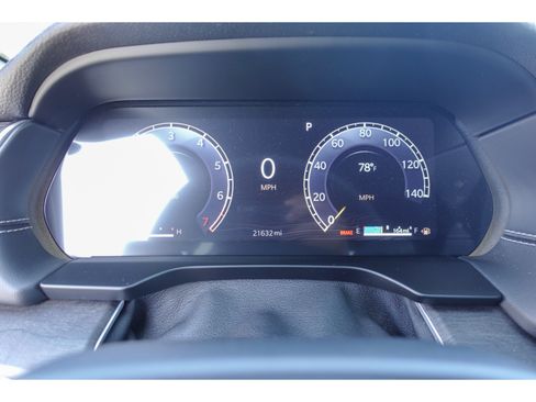 Used 2025 Jeep Grand Cherokee Limited w/ Luxury Tech Group II AWD/4WD image 17