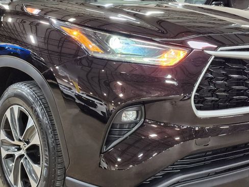 Used 2021 Toyota Highlander XLE FWD image 13