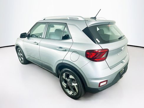 Used 2024 Hyundai Venue SEL image 5