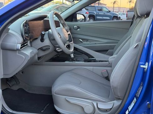 Used 2023 Hyundai Elantra SEL w/ Convenience Package FWD image 15