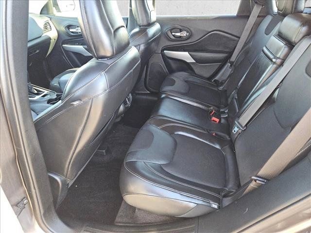 Used 2018 Jeep Cherokee Latitude Plus FWD image 18
