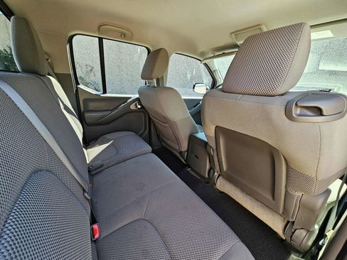 Used 2014 Nissan Frontier SV image 13