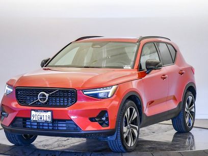 Certified 2025 Volvo XC40 B5 Ultra w/ Climate Package