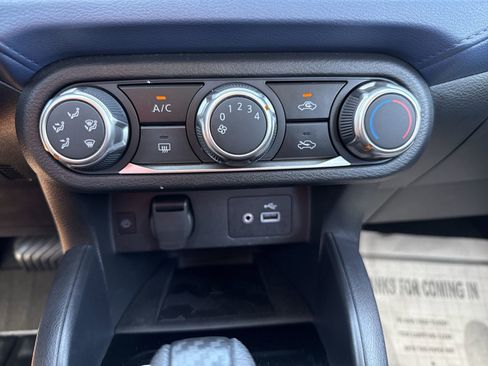 Used 2025 Nissan Versa SV w/ Trunk Package FWD image 16