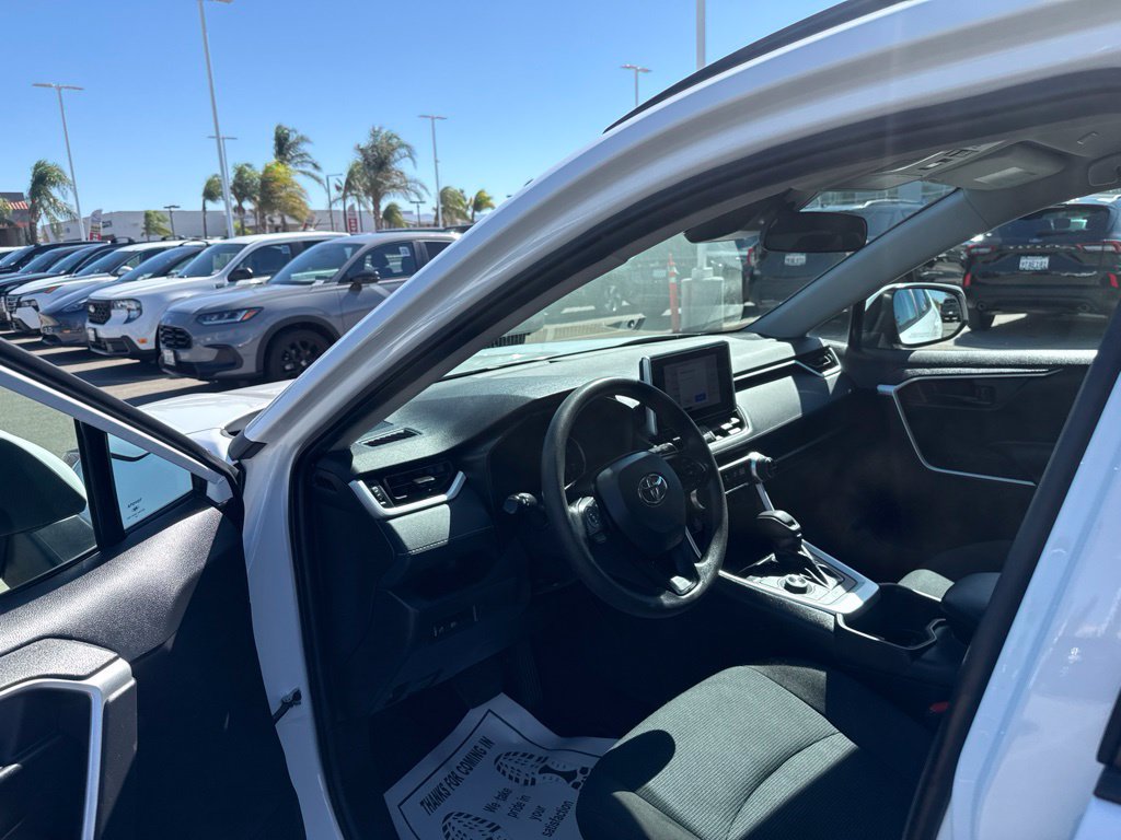 Used 2023 Toyota RAV4 LE AWD/4WD image 17