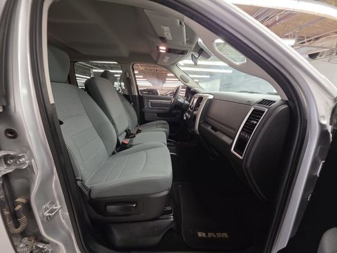 Used 2019 RAM 1500 Classic SLT AWD/4WD image 23