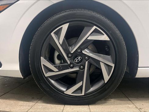 Used 2025 Hyundai Elantra SEL image 7