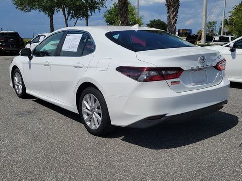 Used 2022 Toyota Camry LE FWD image 3