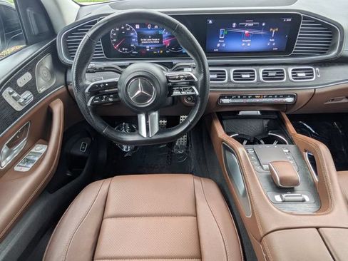 Used 2024 Mercedes-Benz GLS 450 4MATIC image 17