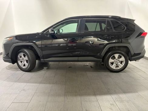 Used 2025 Toyota RAV4 XLE AWD/4WD image 2