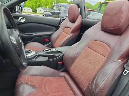 Used 2010 Nissan 370Z Touring w/ Sport Pkg RWD image 20