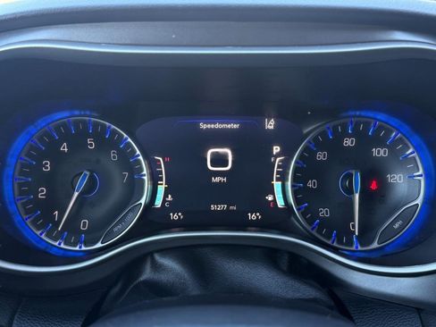 Used 2024 Chrysler Pacifica Touring-L image 37