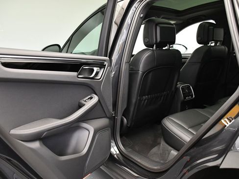 Certified 2025 Porsche Macan Turbo image 43