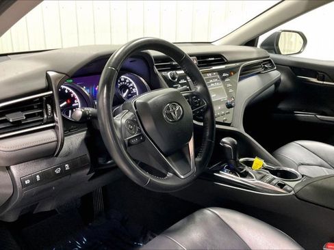 Used 2019 Toyota Camry XLE image 14