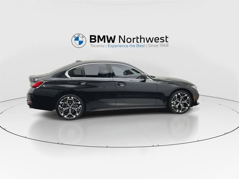 Used 2025 BMW 330i xDrive Sedan w/ Convenience Package AWD/4WD image 4