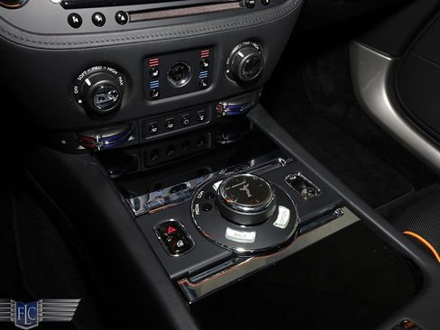 Used 2021 Rolls-Royce Dawn RWD image 33