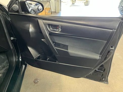 Used 2018 Toyota Corolla LE FWD image 13