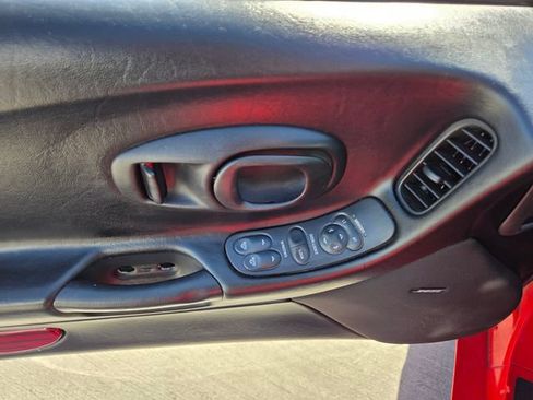 Used 2004 Chevrolet Corvette Coupe RWD image 16