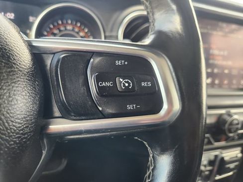 Used 2018 Jeep Wrangler Unlimited Sahara AWD/4WD image 29