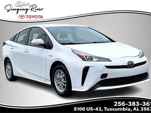 Used 2021 Toyota Prius LE image 1