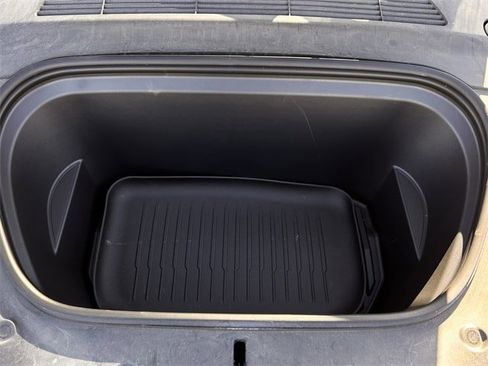 Used 2023 Tesla Model Y Long Range image 31